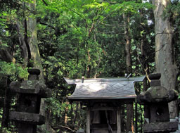 野仲の湯前神社